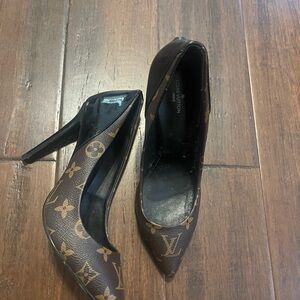 Louis Vuitton Brown Monogram Patent Pointed-Toe Stiletto Pump damage please look